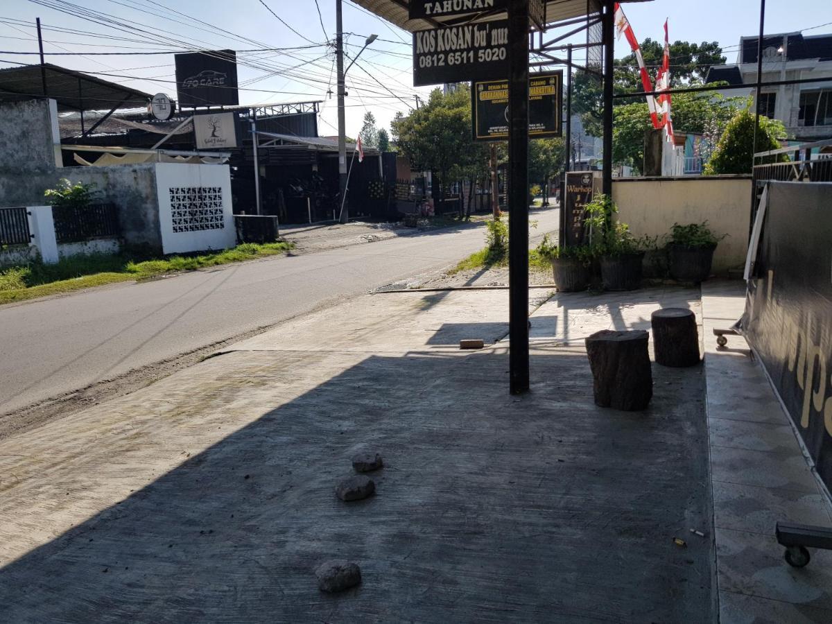 Oyo 93162 Cempaka Syariah Hotell Medan Exteriör bild