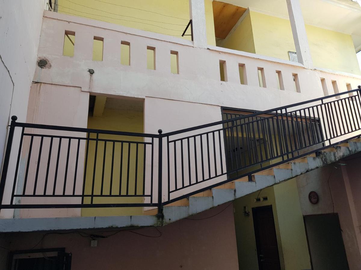 Oyo 93162 Cempaka Syariah Hotell Medan Exteriör bild