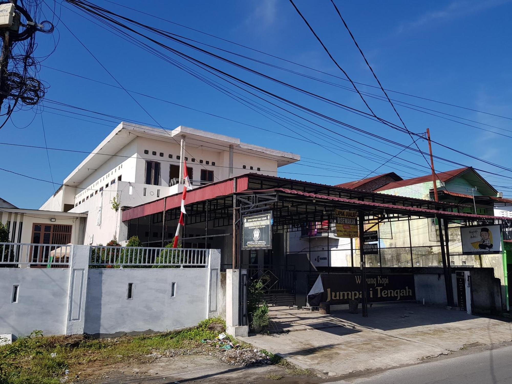 Oyo 93162 Cempaka Syariah Hotell Medan Exteriör bild