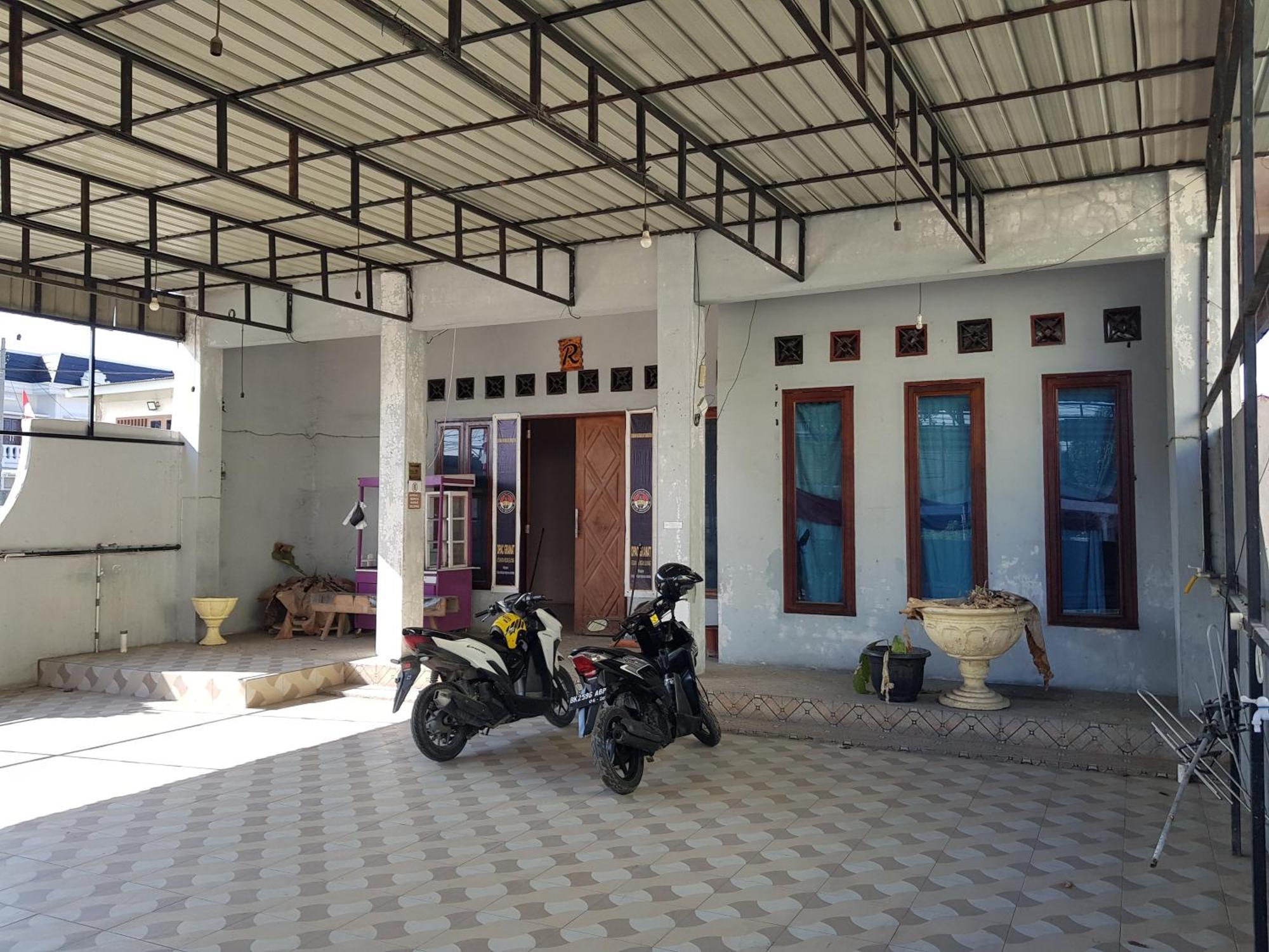 Oyo 93162 Cempaka Syariah Hotell Medan Exteriör bild